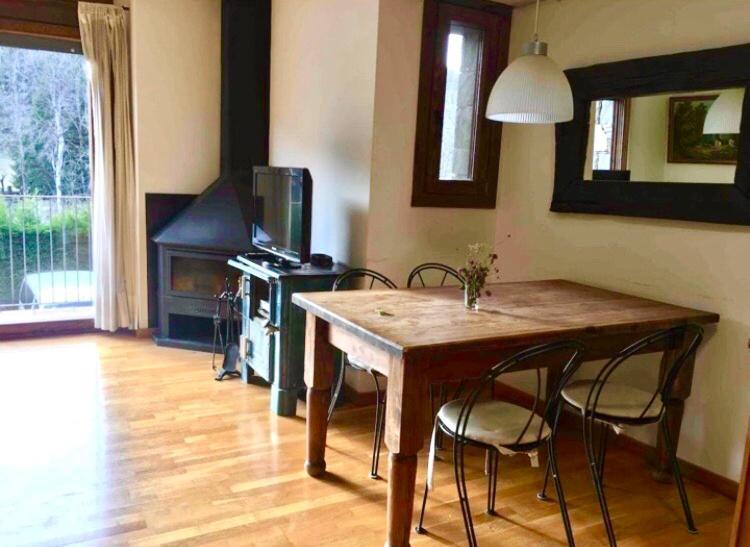 Mountain View Lodge: Retreat With Fireplace And Wi-fi *